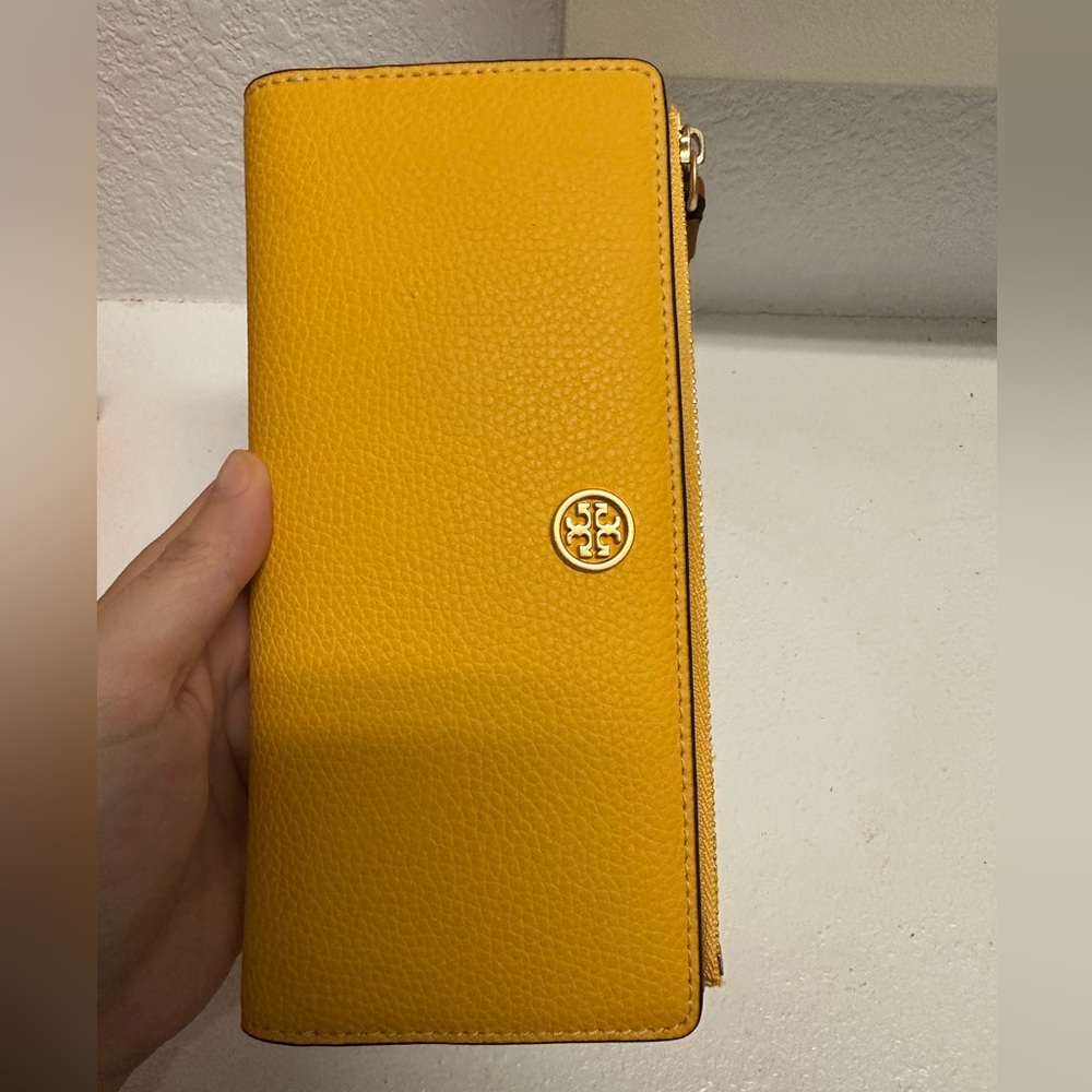 NWOT Tory Burch Yellow ROBINSON PEBBLED ZIP SLIM WALLET